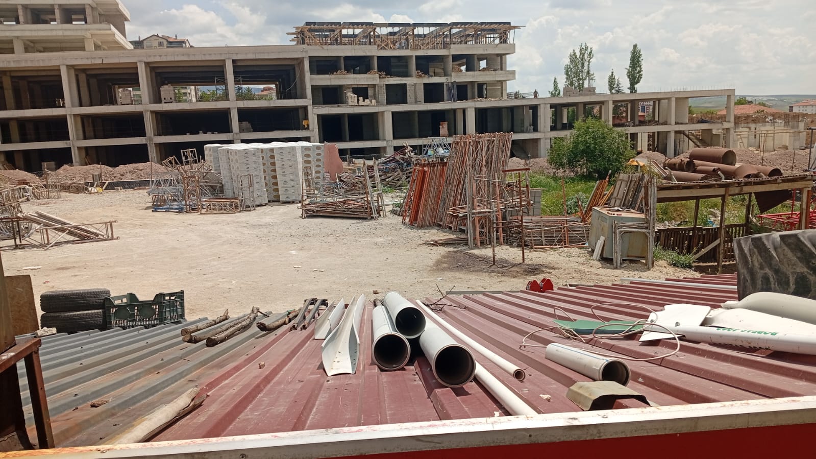 Şantiye sahası ve malzeme teslimatı